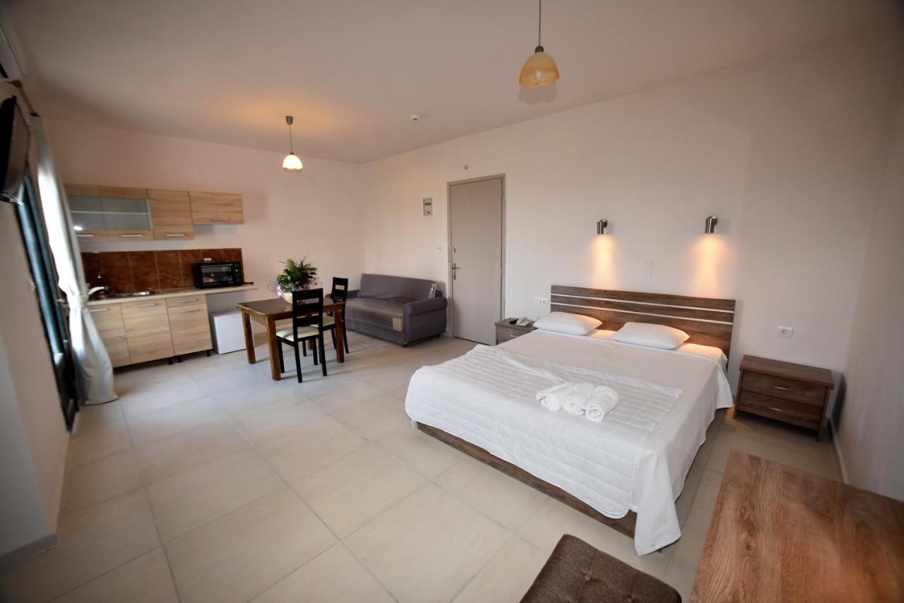 Chalkiotis Hotel Anaxos Bagian luar foto
